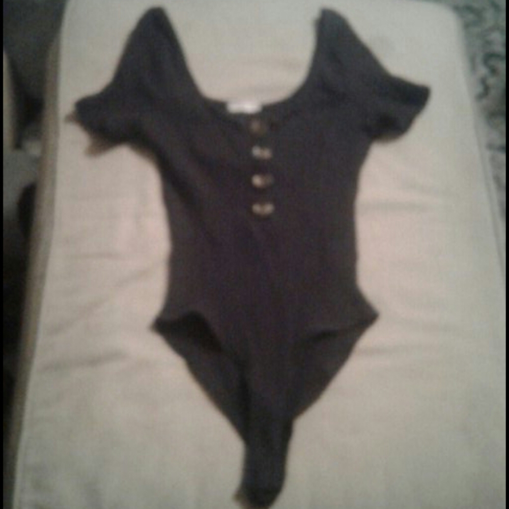 I am selling a womens Heart & Hips bodysuit